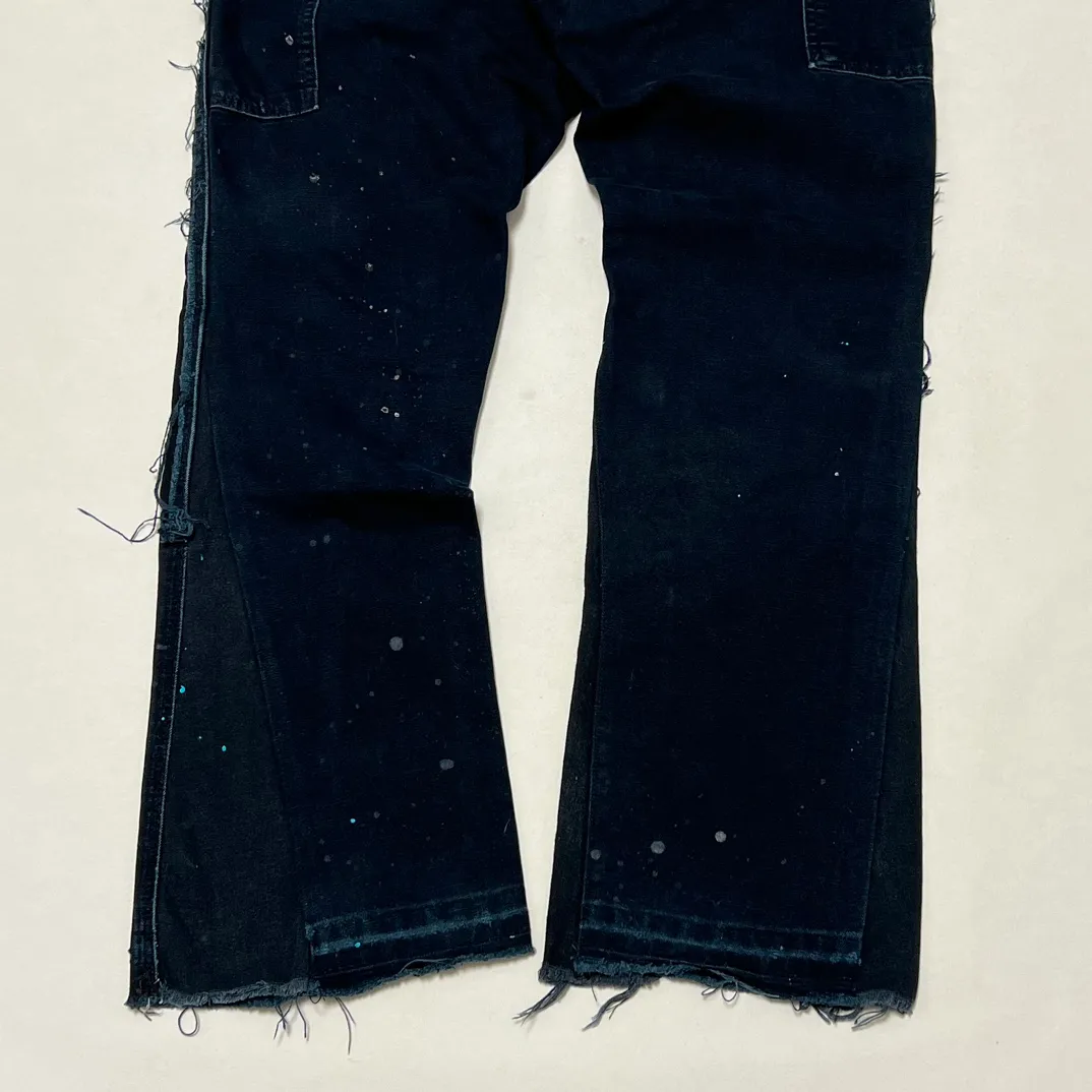 GALLERY DEPT. LA FLARE CARPENTER PANTS The first generation of paint-splashed and ink-washed flared logging trousers, modified Carhartt overalls from the original version. Blue and black S-XL large-area paint-splashed ink. Full set of original copper hardware. Deconstructed and modified version of the Kahart trousers. Heavy-washed and distressed. VINTAGE texture is perfect.
